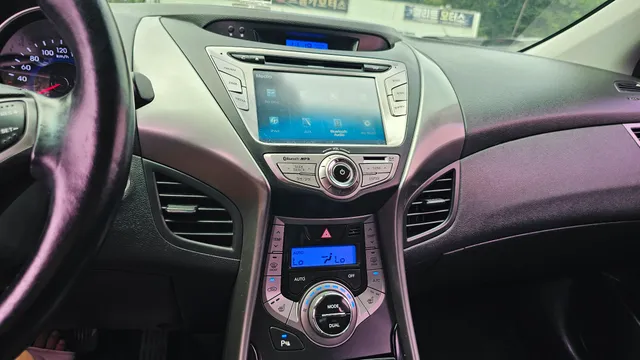 Hyundai Elantra (Avante)
