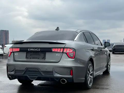 Lynk & Co 03