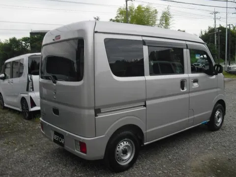 Nissan Clipper Van