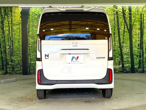 Honda N-BOX Custom