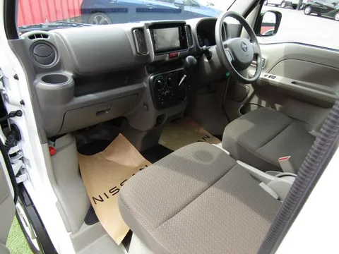 Nissan Clipper Van