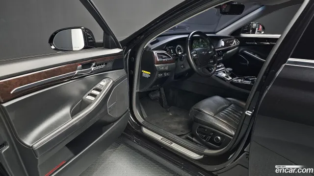 Genesis G90 (EQ900)