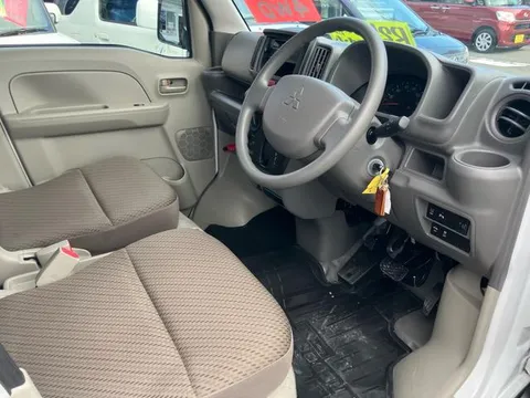 Mitsubishi Minicab Van