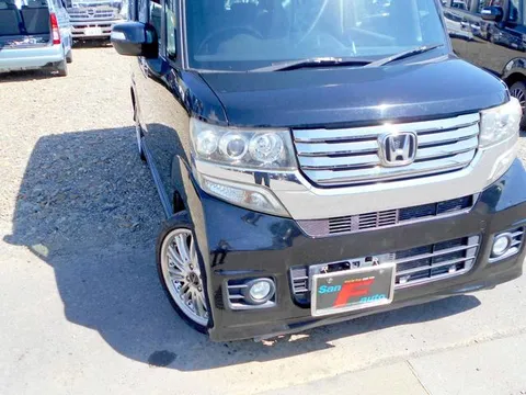Honda N-BOX Custom
