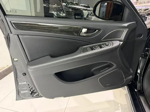 Hongqi H7