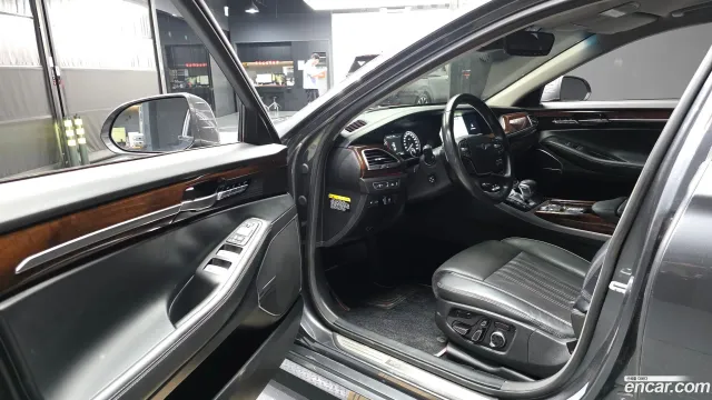 Genesis G90 (EQ900)