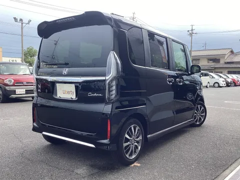 Honda N-BOX Custom