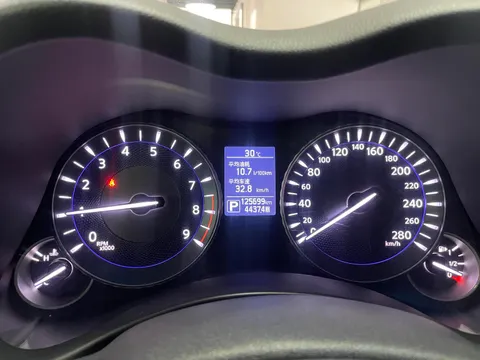 Infiniti Q70
