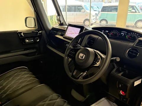 Honda N-BOX Custom