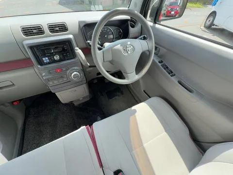 Toyota Pixis Space