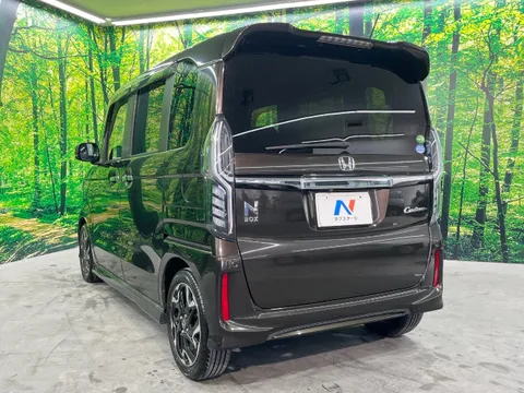 Honda N-BOX Custom