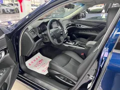 Infiniti Q70
