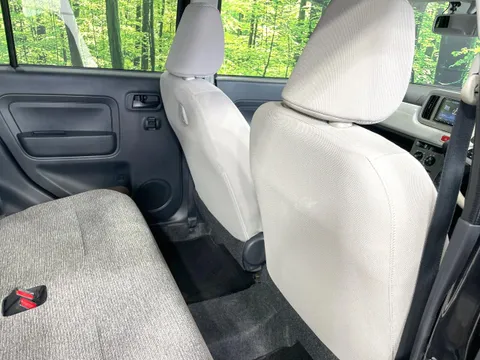 Daihatsu Mira Tocot