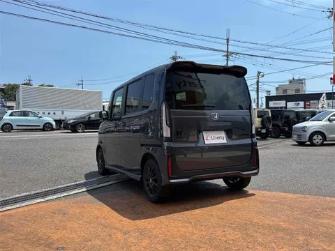 Honda N-BOX Custom