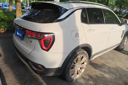 Lynk & Co 01