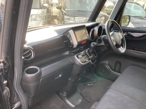 Honda N-BOX Custom
