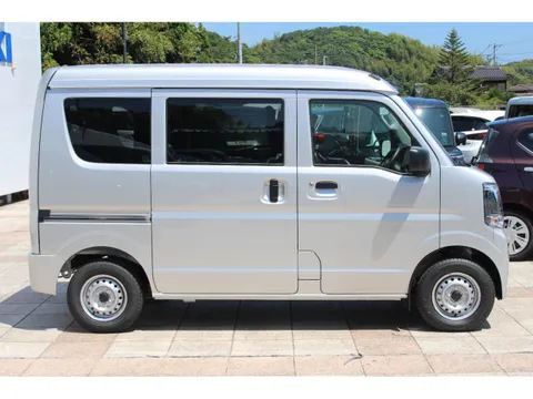 Nissan Clipper Van