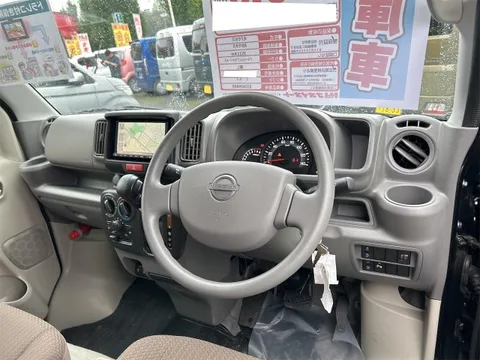 Nissan Clipper Van