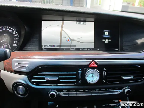 Genesis G90 (EQ900)