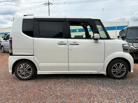Honda N-BOX Custom