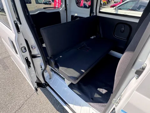 Nissan Clipper Van