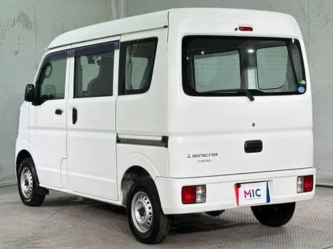 Mitsubishi Minicab Van