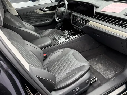 Hongqi HS5