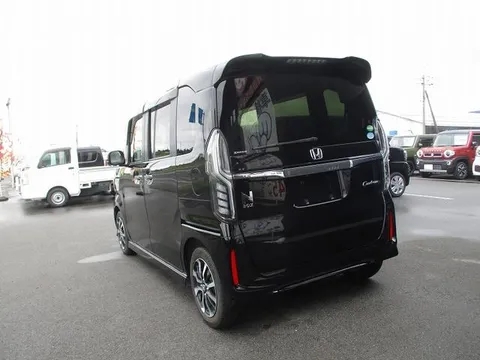 Honda N-BOX Custom
