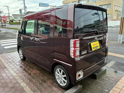 Toyota Pixis Mega