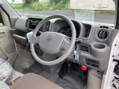 Nissan Clipper Van