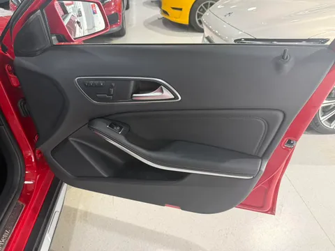 Mercedes-Benz Mercedes-Benz GLA