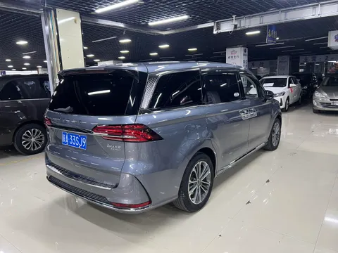 Roewe iMAX8