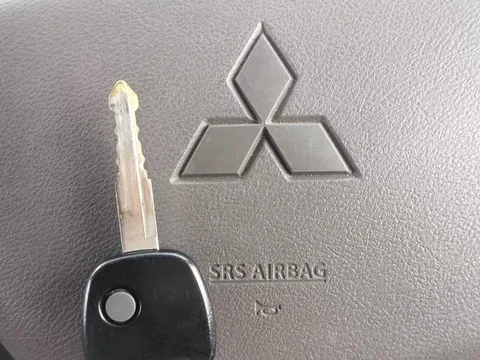 Mitsubishi Minicab Van
