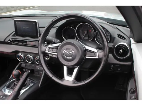 Mazda MX-5 (Roadster)