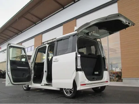 Honda N-BOX Custom