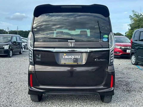 Honda N-BOX Custom