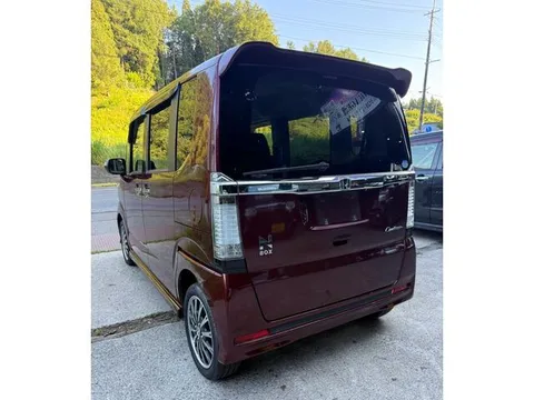 Honda N-BOX Custom