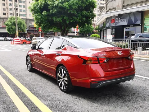 Nissan Teana