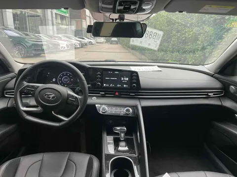 Hyundai Elantra (Avante)