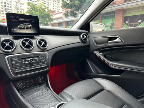 Mercedes-Benz Mercedes-Benz GLA