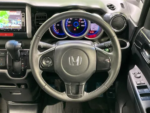 Honda N-BOX Custom