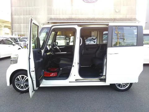 Honda N-BOX Custom