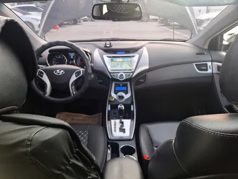Hyundai Elantra (Avante)
