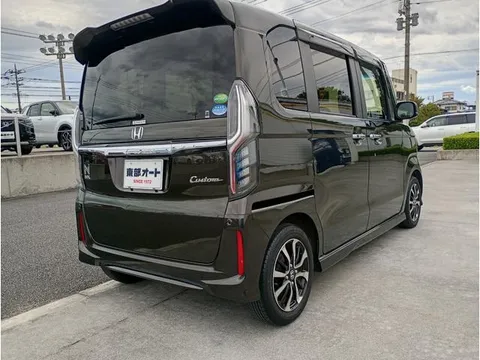 Honda N-BOX Custom
