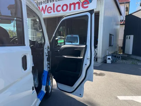 Nissan Clipper Van