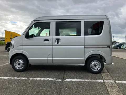 Nissan Clipper Van