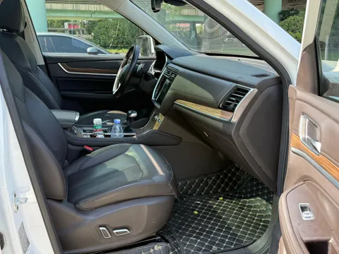 Roewe RX8