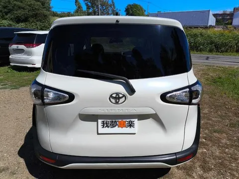 Toyota Sienta