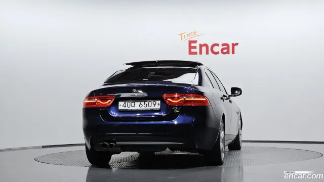 Jaguar XE