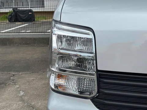 Nissan Clipper Van